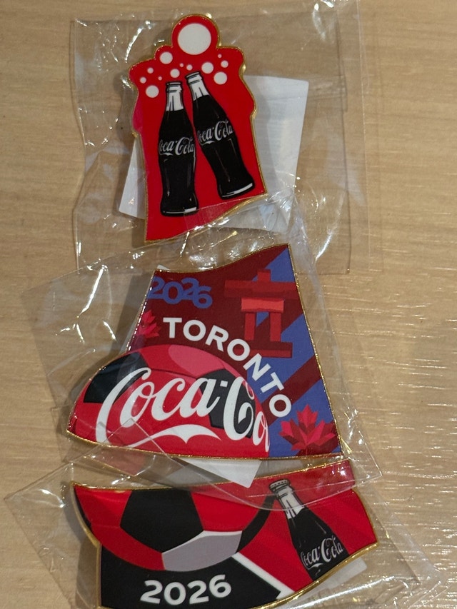 Coca-Cola Pins - photo 4
