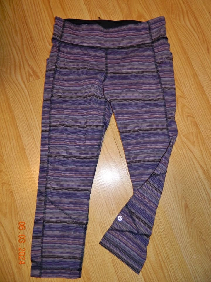 LULULEMON PACE RIVAL CROP...size 8...EUC