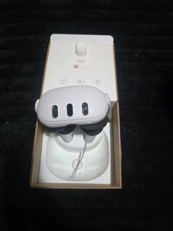 Meta Quest 3 VR Headset - photo 2