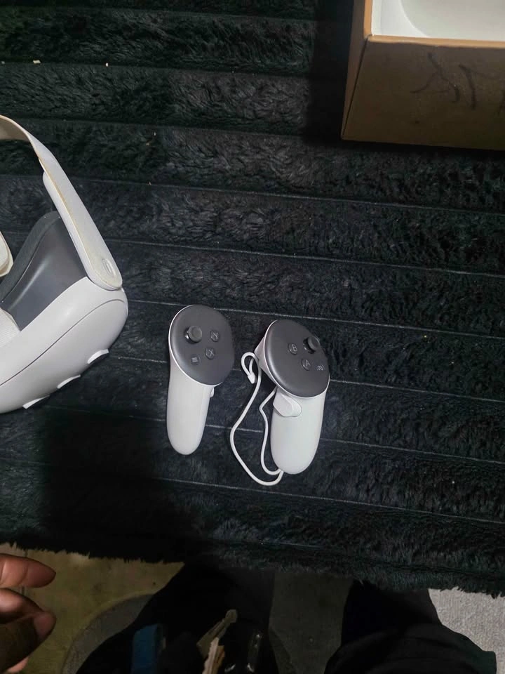 Meta Quest 3 VR Headset - photo 5