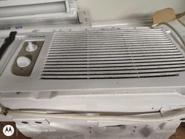 Window air conditioner