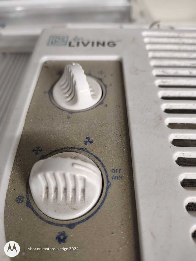 Window air conditioner - photo 2