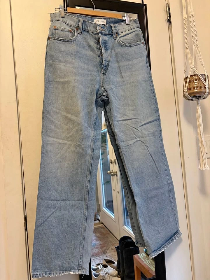 Zara light wash wide leg jeans - US8