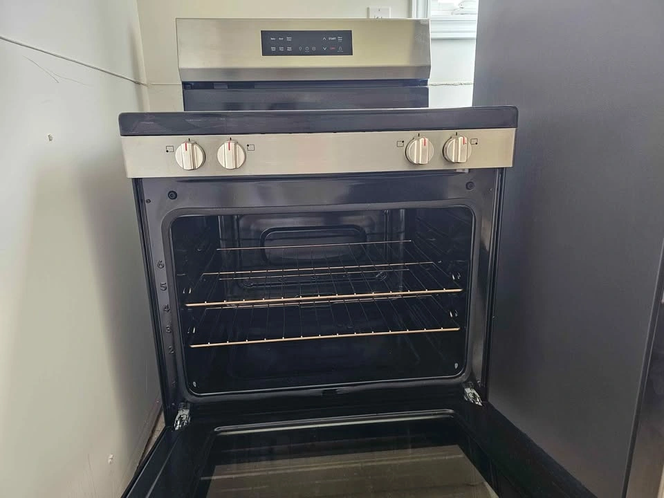 Frigidaire Stove / Oven - photo 2