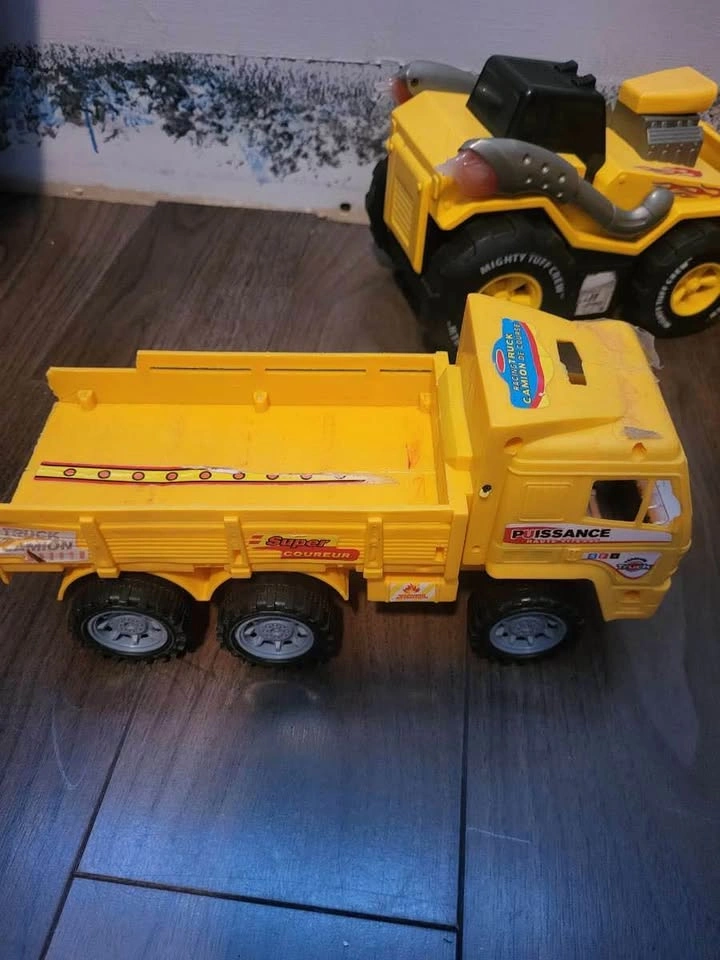 Yellow Construction Toy Truck Set - photo 2