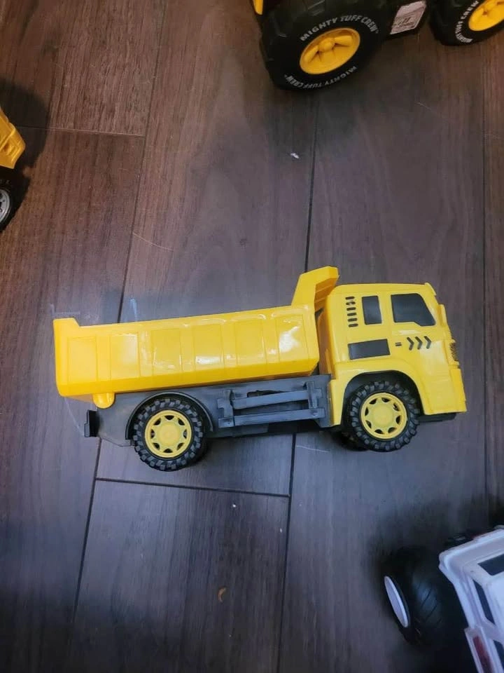 Yellow Construction Toy Truck Set - photo 5