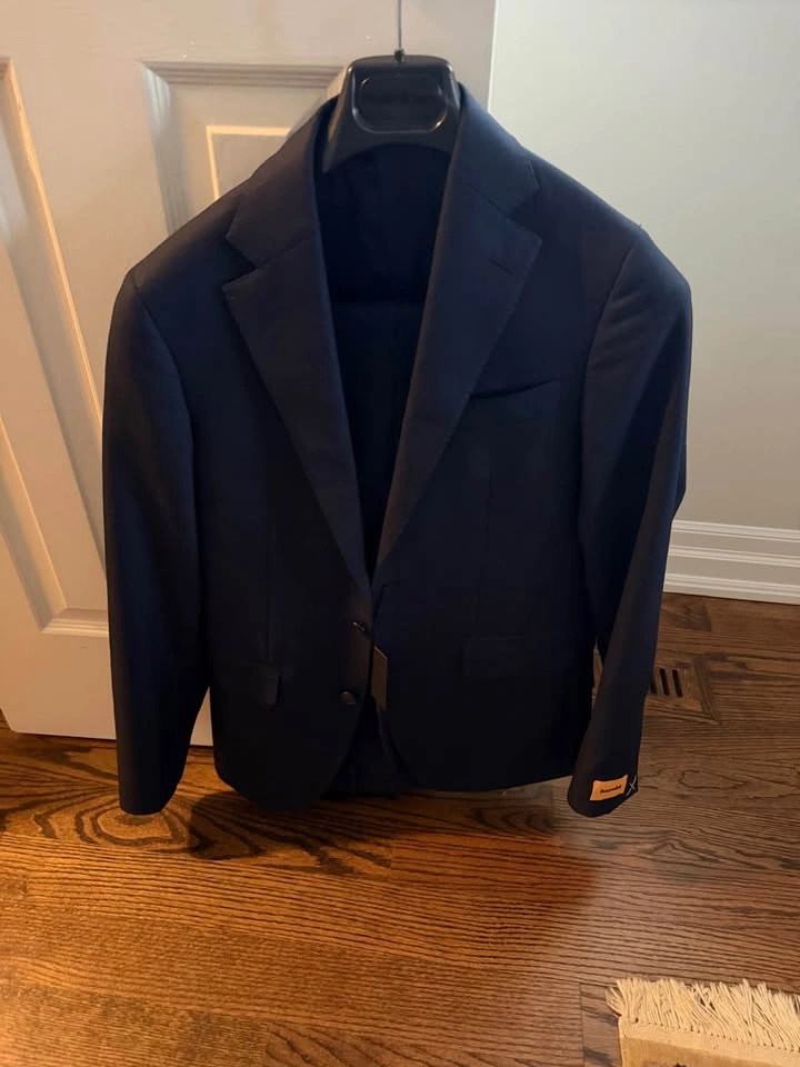Brand new Harry Rosen Navy blue 34 R suit - photo 2