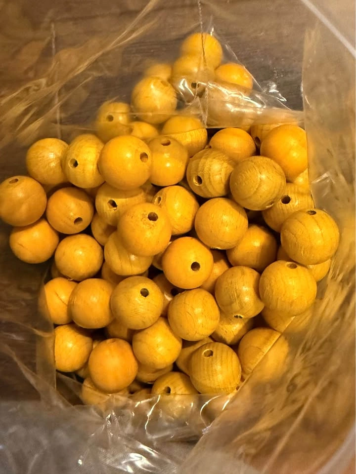 Lot of 100 - Yellow Wooden Beads - photo 2