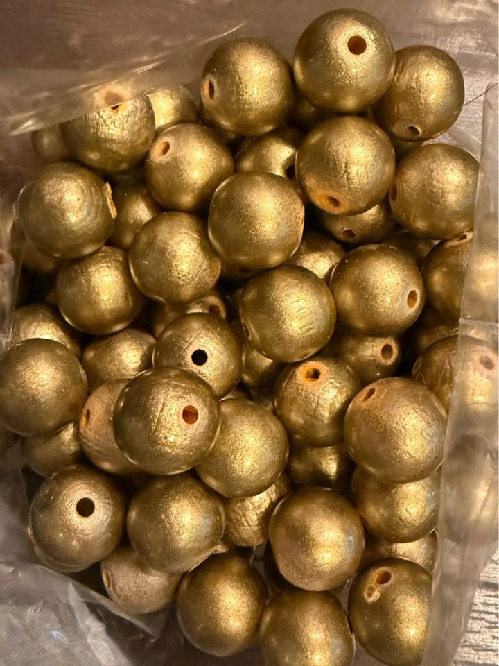 Lot of 100 Gold Colour Round Wood Craft Beads - photo 2