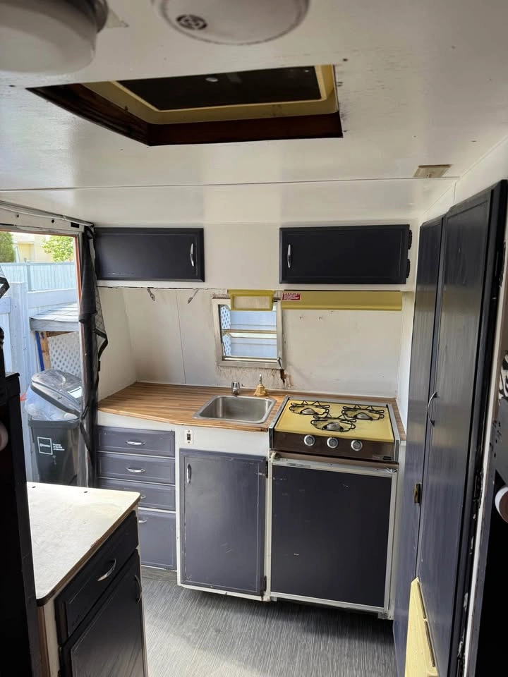 1975 Travelaire 1500KK 15’ – Hunting, Ice Fishing, Big Valley! - photo 3