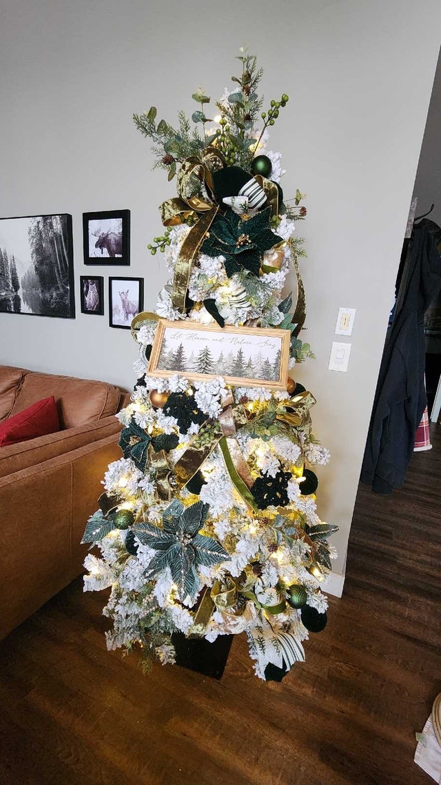 Fully Decorated Christmas Tree - photo 2
