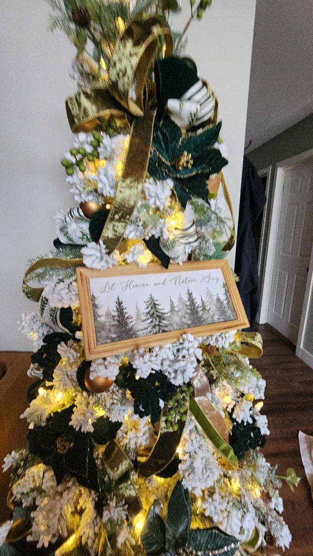 Fully Decorated Christmas Tree - photo 4