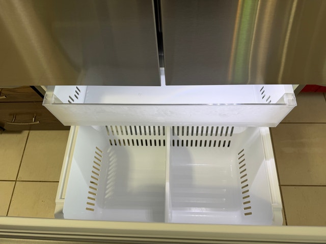 LG 33'' Smart Refrigerator for Sell - photo 3