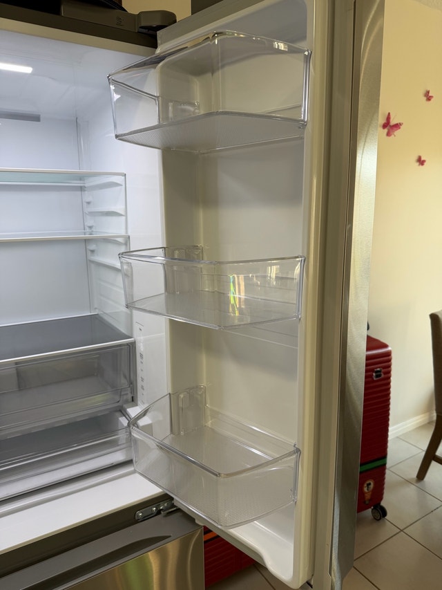 LG 33'' Smart Refrigerator for Sell - photo 5