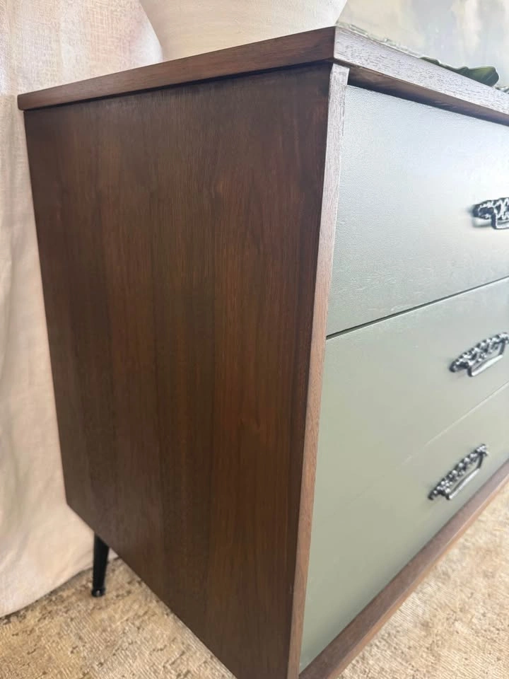Vintage Walnut Dresser/Sideboard - photo 5