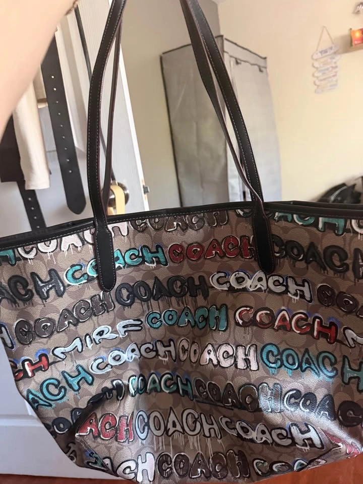Coach Signature Tote Bag – Graffiti Print (Large & Stylish) - photo 2