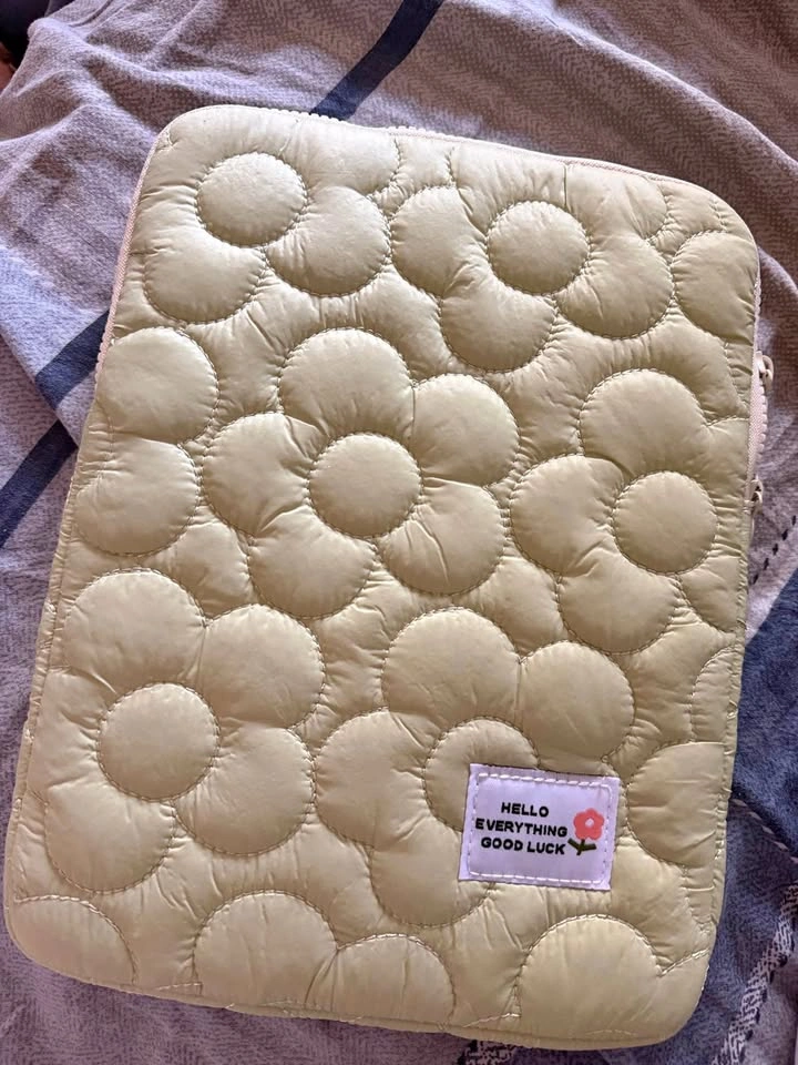 Quilted iPad/Laptop Sleeve – Floral Design (Light Green)