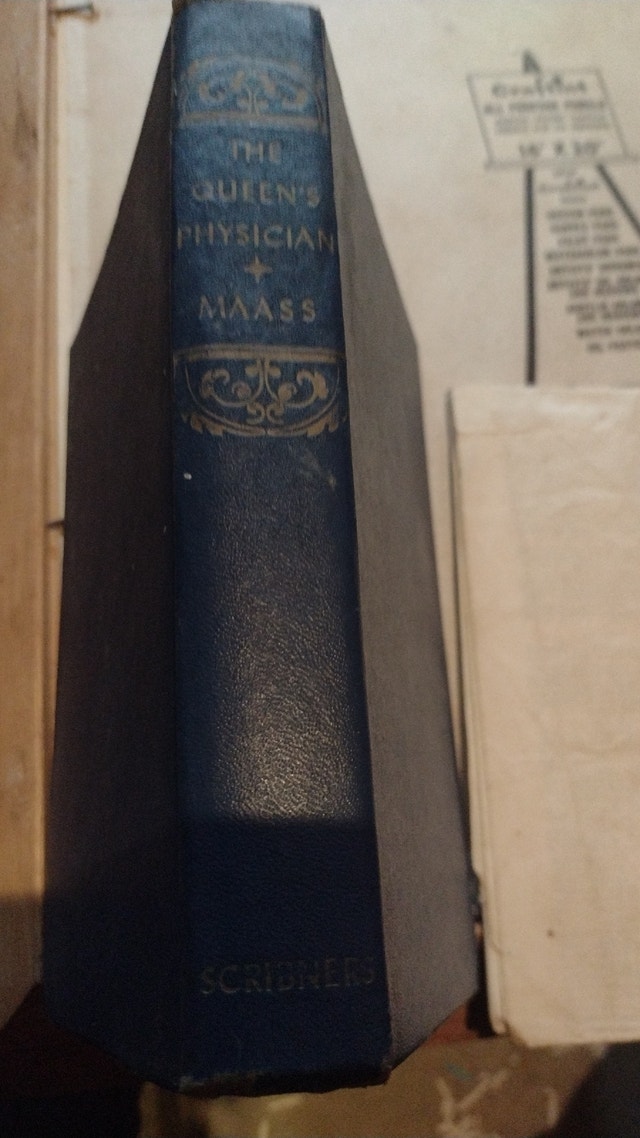 Queen's Physician by Edgar Maass - First Edition - photo 3
