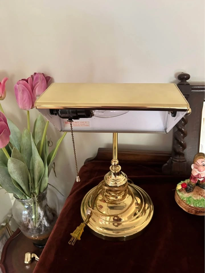 Vintage Brass Desk Lamp - Banker's Lamp / Piano Light - photo 2