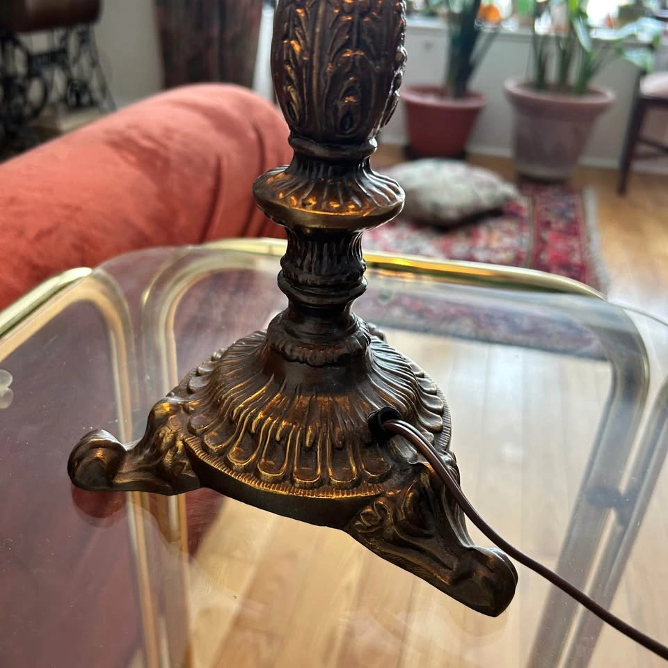 Vintage-antique 4 Panel Lithophane Boudoir Lamp features Lovely - photo 5
