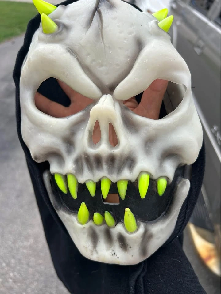 Glow in Dark DEMON SKULL MASK Horn Hooded Ghoul Monster Teeth Ha - photo 2