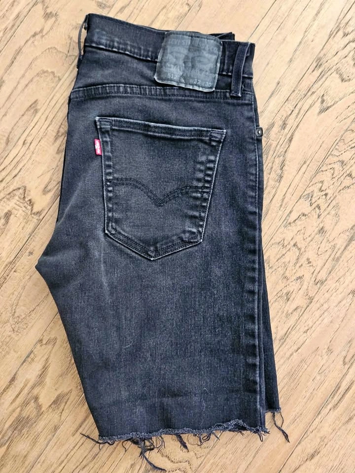 Levi's Shorts Waist 32