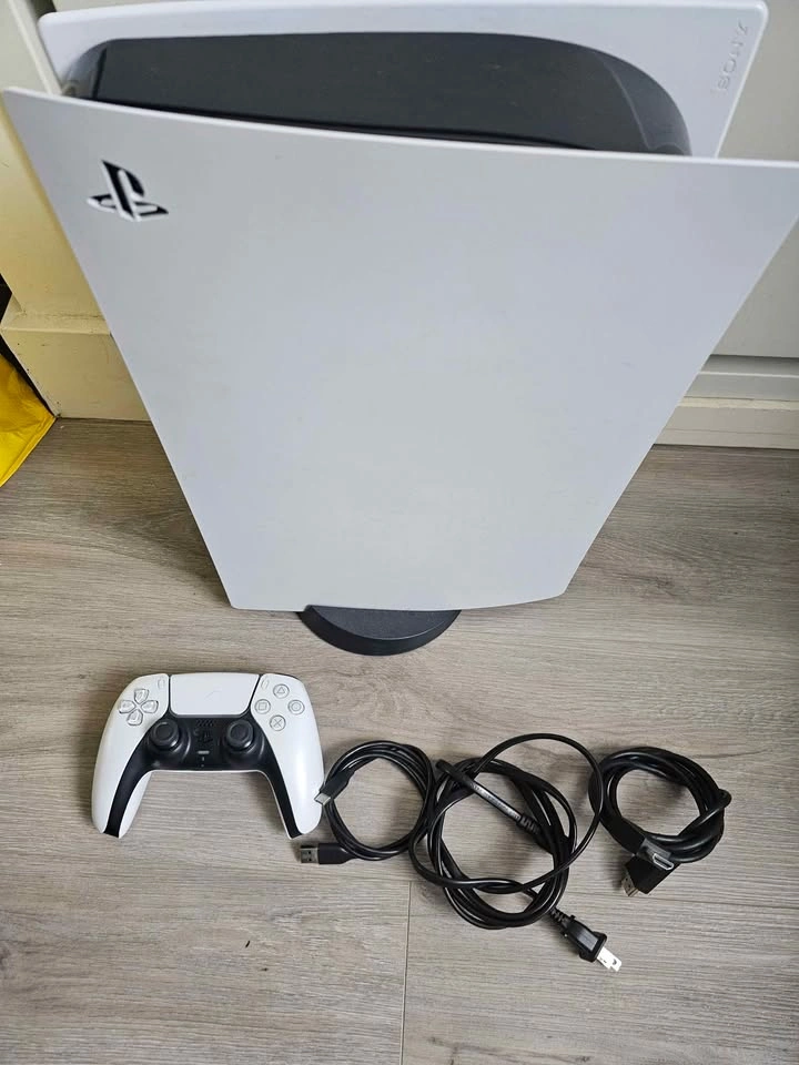 PS5 Disc Edition for Sale - $480 - photo 2