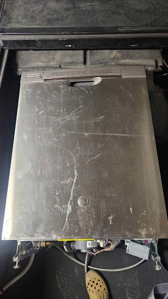 GE Dishwasher - photo 2