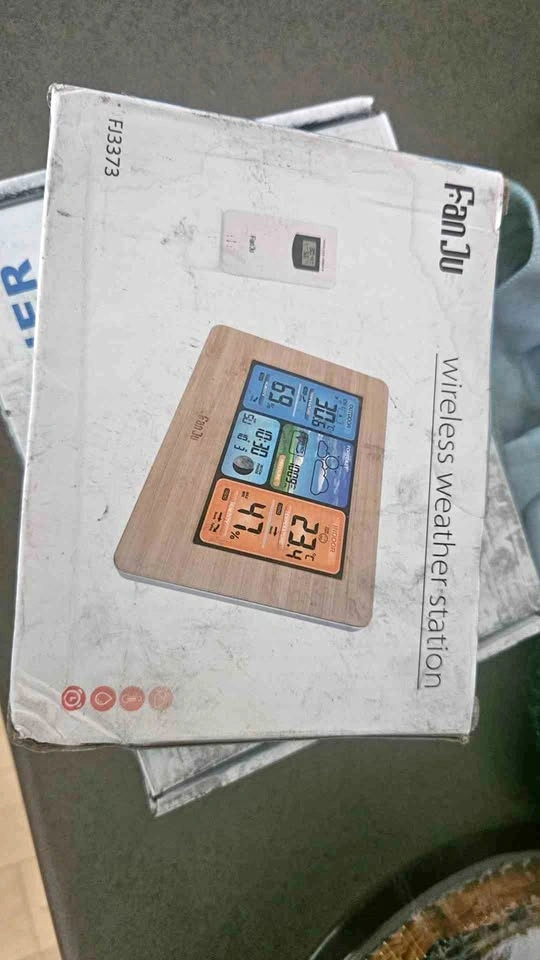 3 Wireless Weather Stations