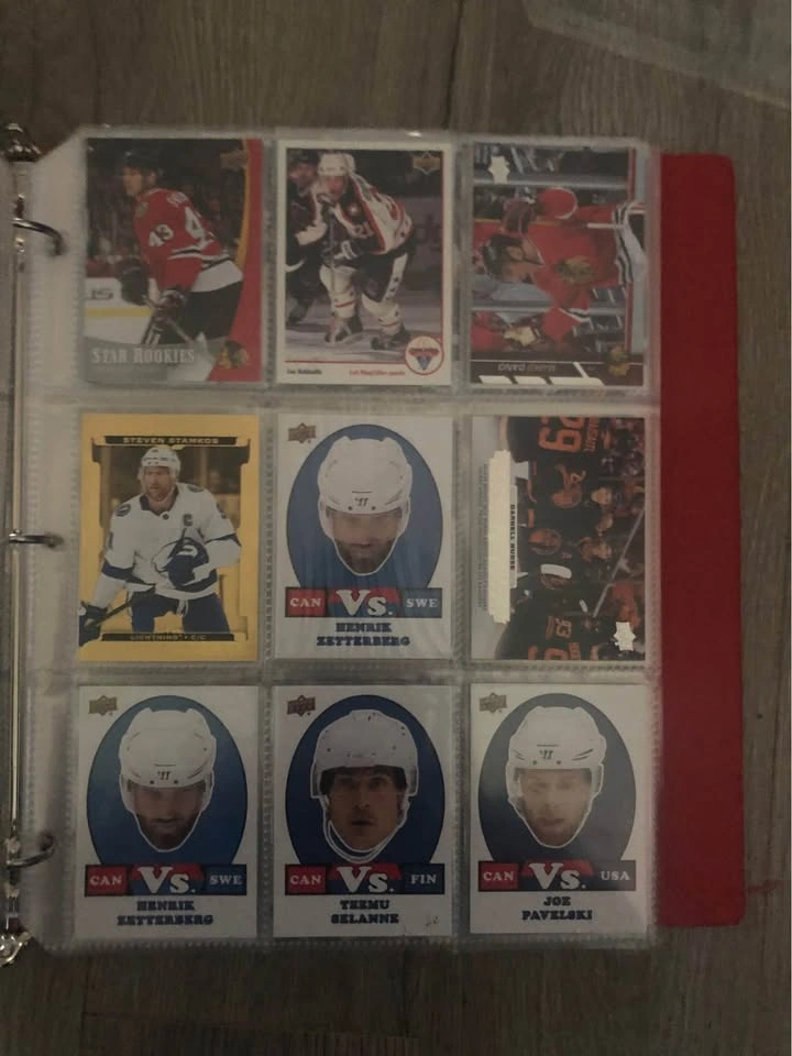 Roughly 200 hockey cards PRICE NEGOTIABLE - photo 4