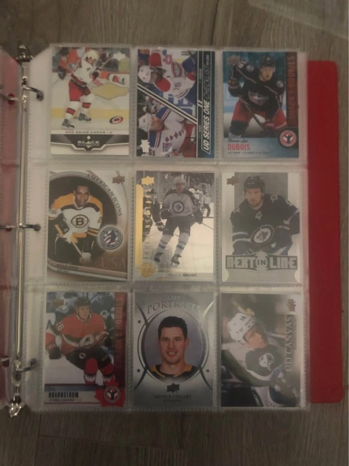 Roughly 200 hockey cards PRICE NEGOTIABLE - photo 5