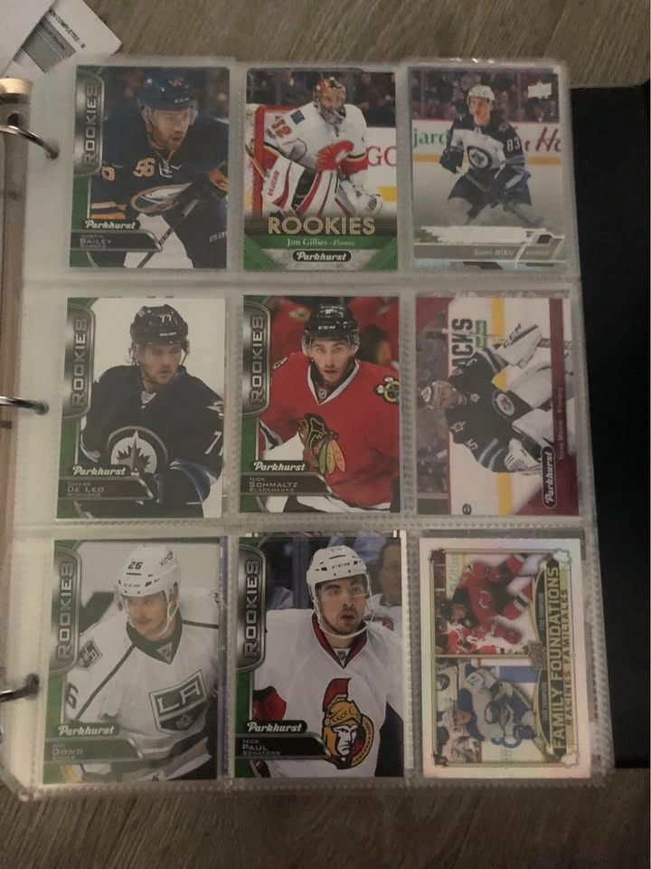 Roughly 200 hockey cards PRICE NEGOTIABLE - photo 5