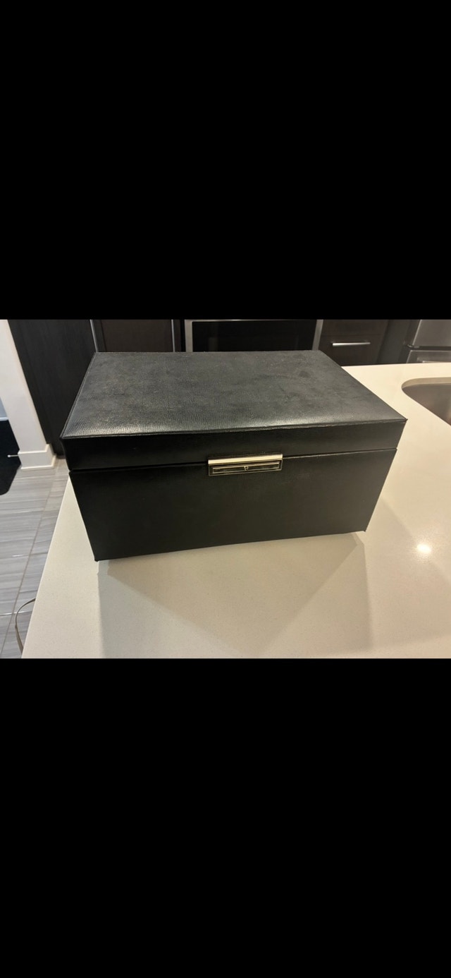 Luxury Jewelry & Makeup Box with Key - photo 2