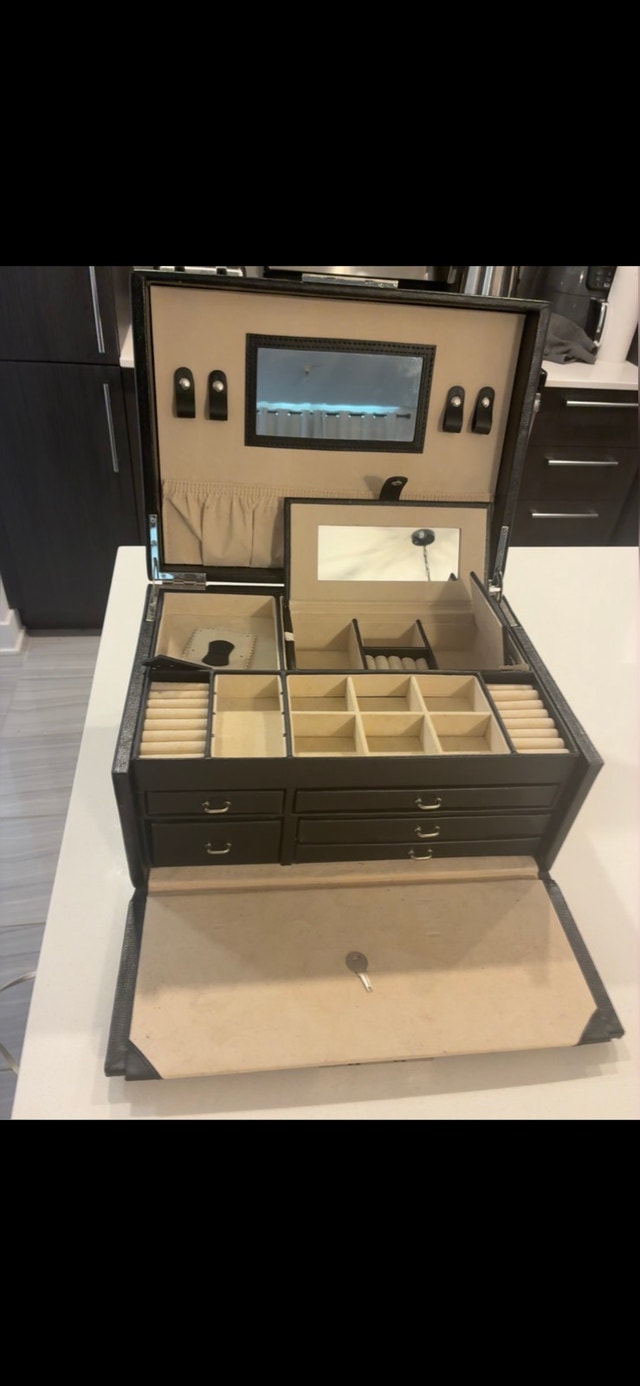Luxury Jewelry & Makeup Box with Key - photo 3