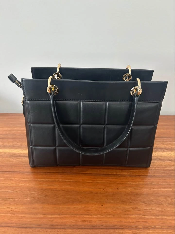 Michael Kors Susan Quilted Leather Tote – Black/Gold - photo 4