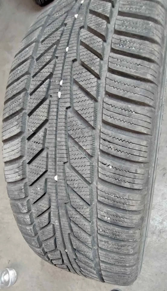 255/45R20 Hankook Winter i*cept Tire