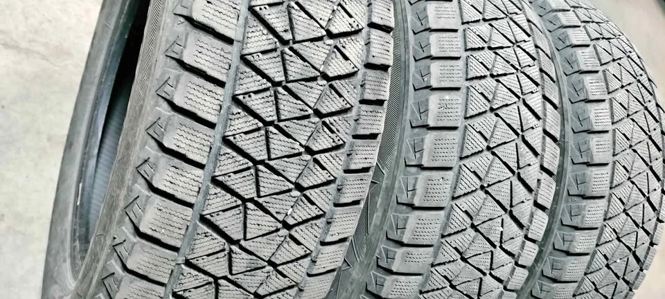 3x 235/65R18 Bridgestone Blizzak Winter Tires