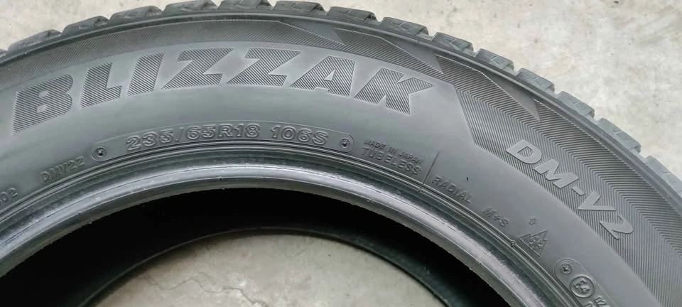 3x 235/65R18 Bridgestone Blizzak Winter Tires - photo 3