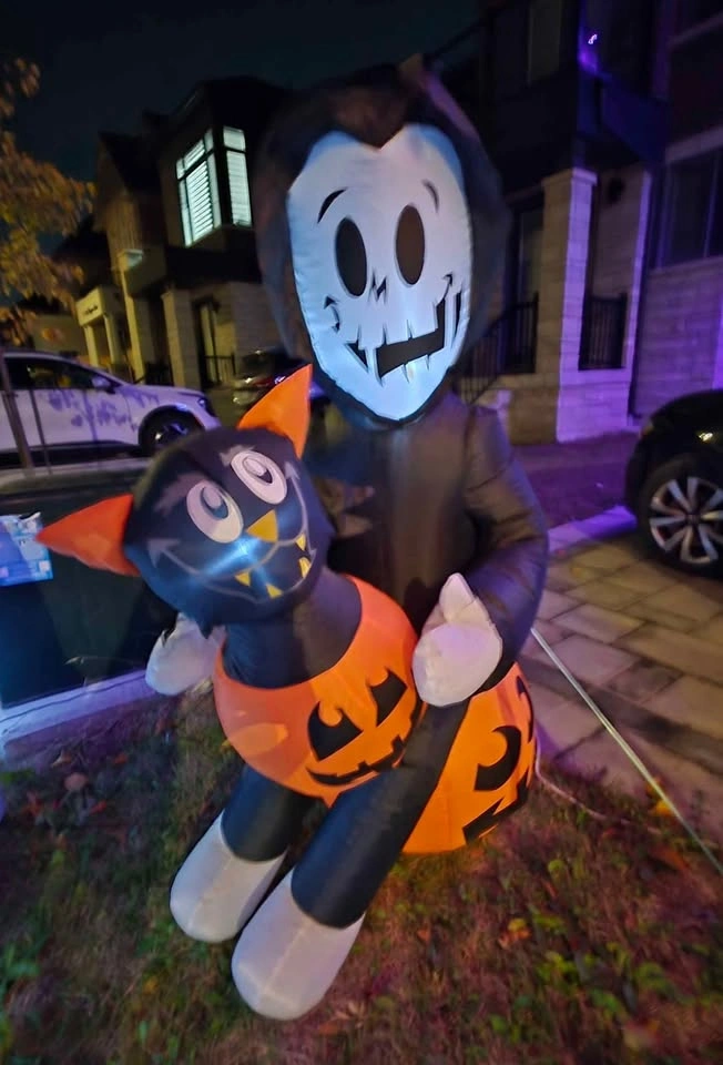 Used Gemmy 4.5-ft Lighted Reaper Halloween Inflatable - photo 2