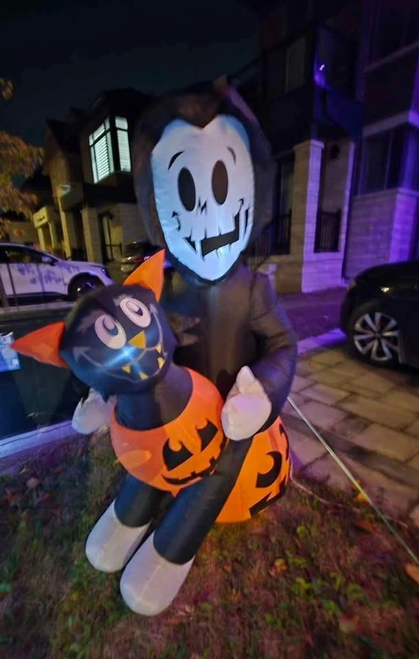 Used Gemmy 4.5-ft Lighted Reaper Halloween Inflatable - photo 3