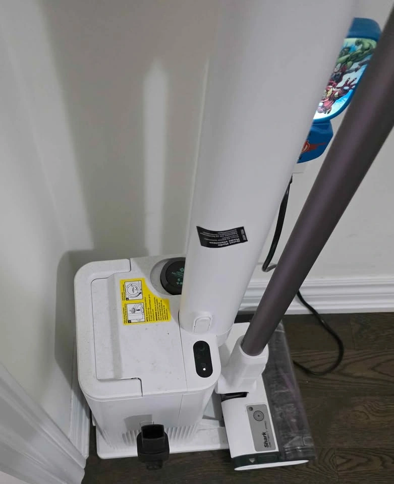 Used Shark Detect Pro Cordless Vacuum w/ Self-Empty - photo 4