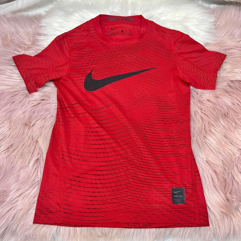 Nike Fitted Youth Quick Dry T-Shirt (Youth M/L)