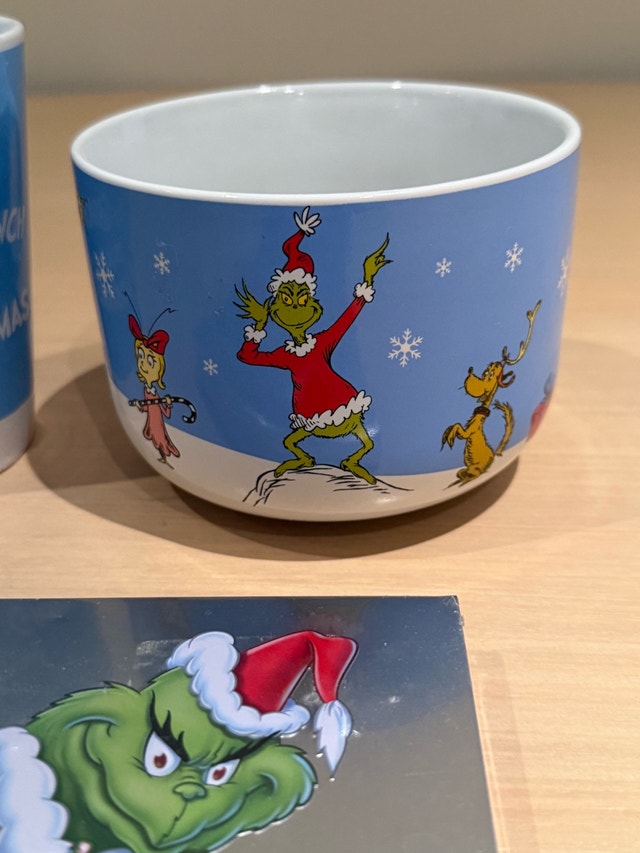 Grinch DVD and Mugs - photo 3
