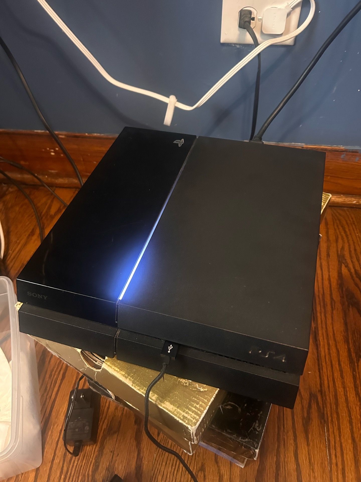 PS4 w/ 1 control and 4 games - photo 2