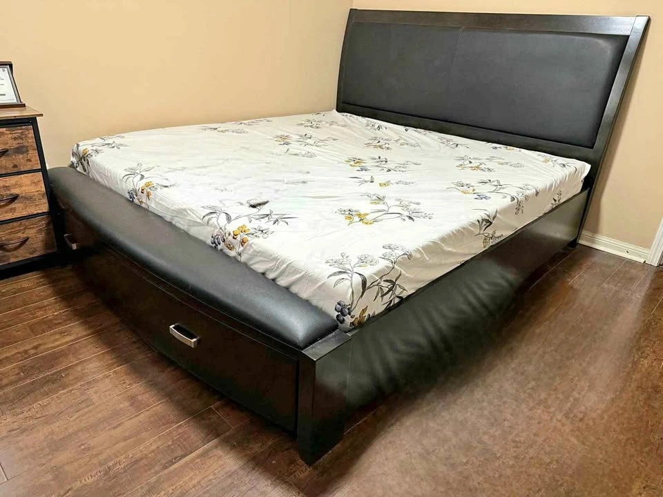 50% OFF! Leon's Cinema 3-Piece King Storage Bed – NEVER USED