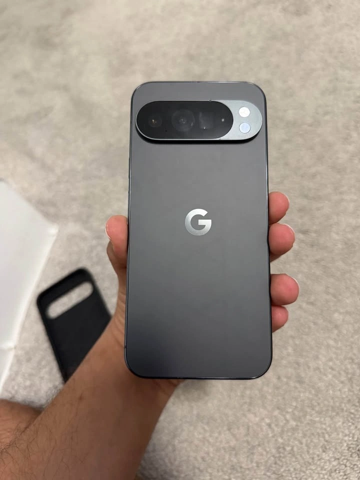 Google Pixel 10 Pro XL – 512GB – Excellent Condition w/ Buds Pro - photo 2