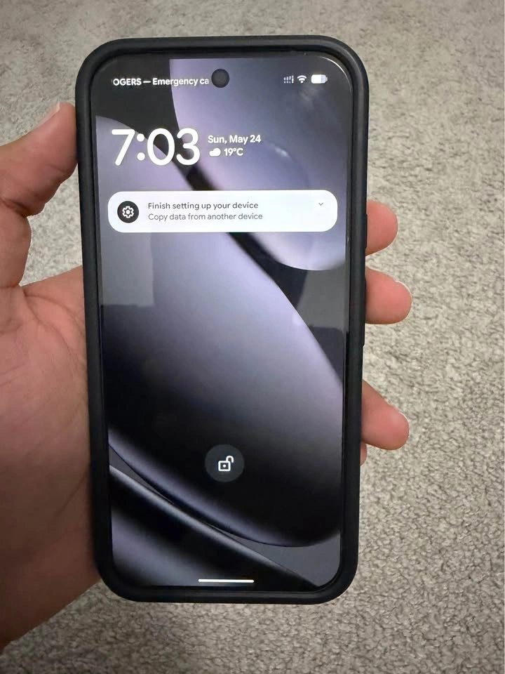 Google Pixel 10 Pro XL – 512GB – Excellent Condition w/ Buds Pro - photo 3