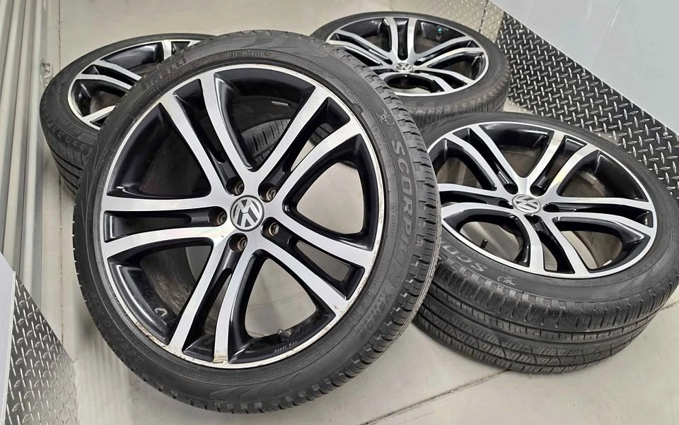 VW Tiguan OEM Rims w/ All Season Tires 255/40R19