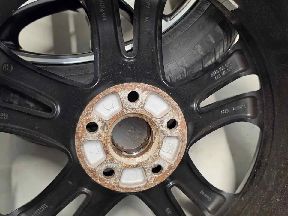 VW Tiguan OEM Rims w/ All Season Tires 255/40R19 - photo 4