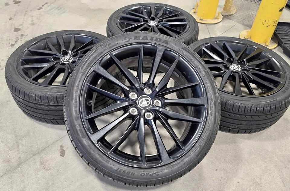 Toyota Camry OEM Rims w/ All Season Tires 235/40R19